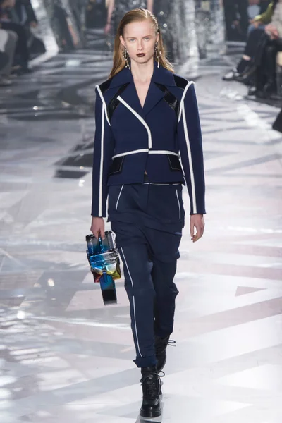 Look 50